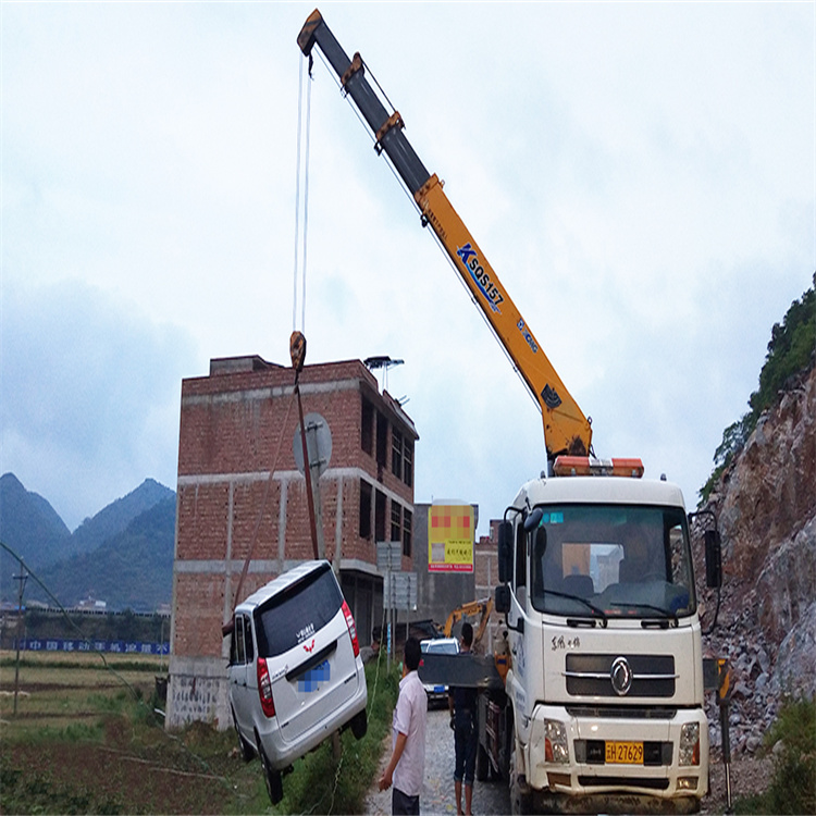 眉山道路交通事故救援吊装案例